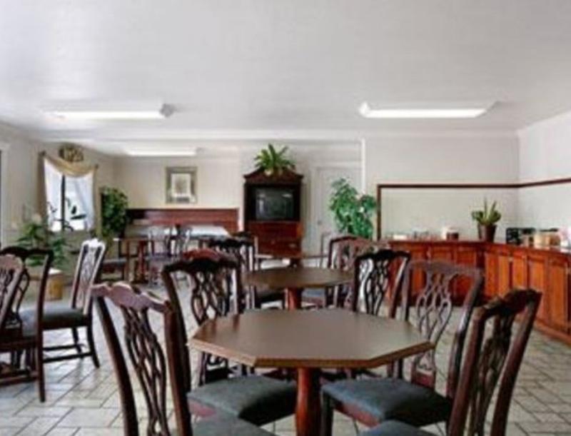 Econo Lodge Inn&Suites Central Medford Ristorante foto
